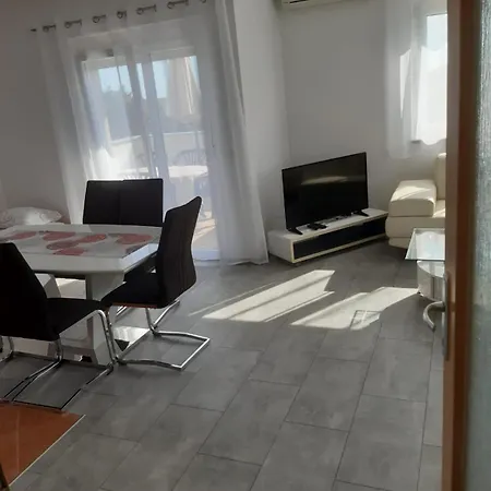 Apartments Ivana With The Pool Rovinjsko Selo Exterior photo